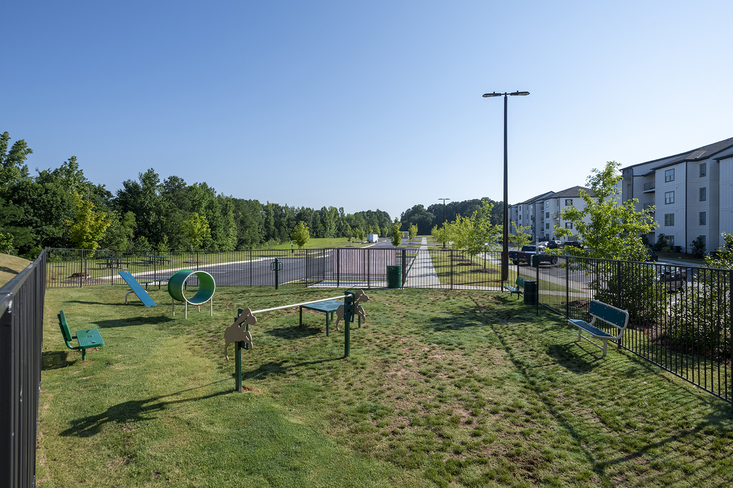 Pointe Grand Athens The Multifamily Advisory Group at Cushman & Wakefield